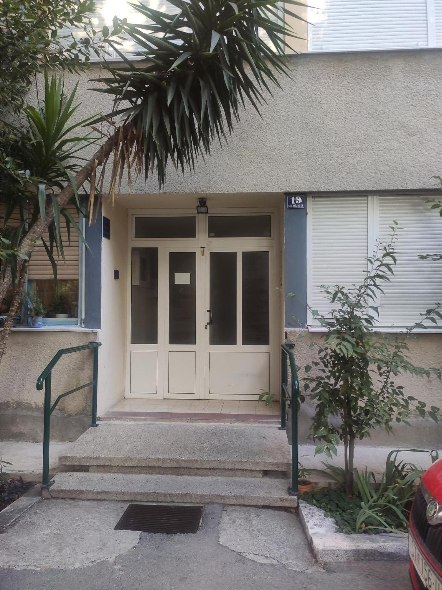 Green Door Apartment Split Exterior photo